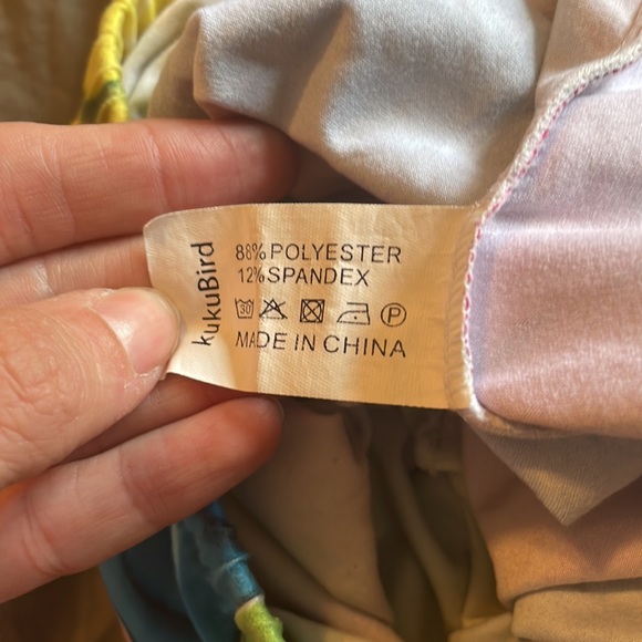 “Lego brick-themed” leggings - Picture 2 of 2